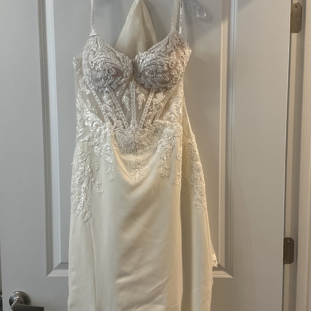 Brand new wedding dress never worn!